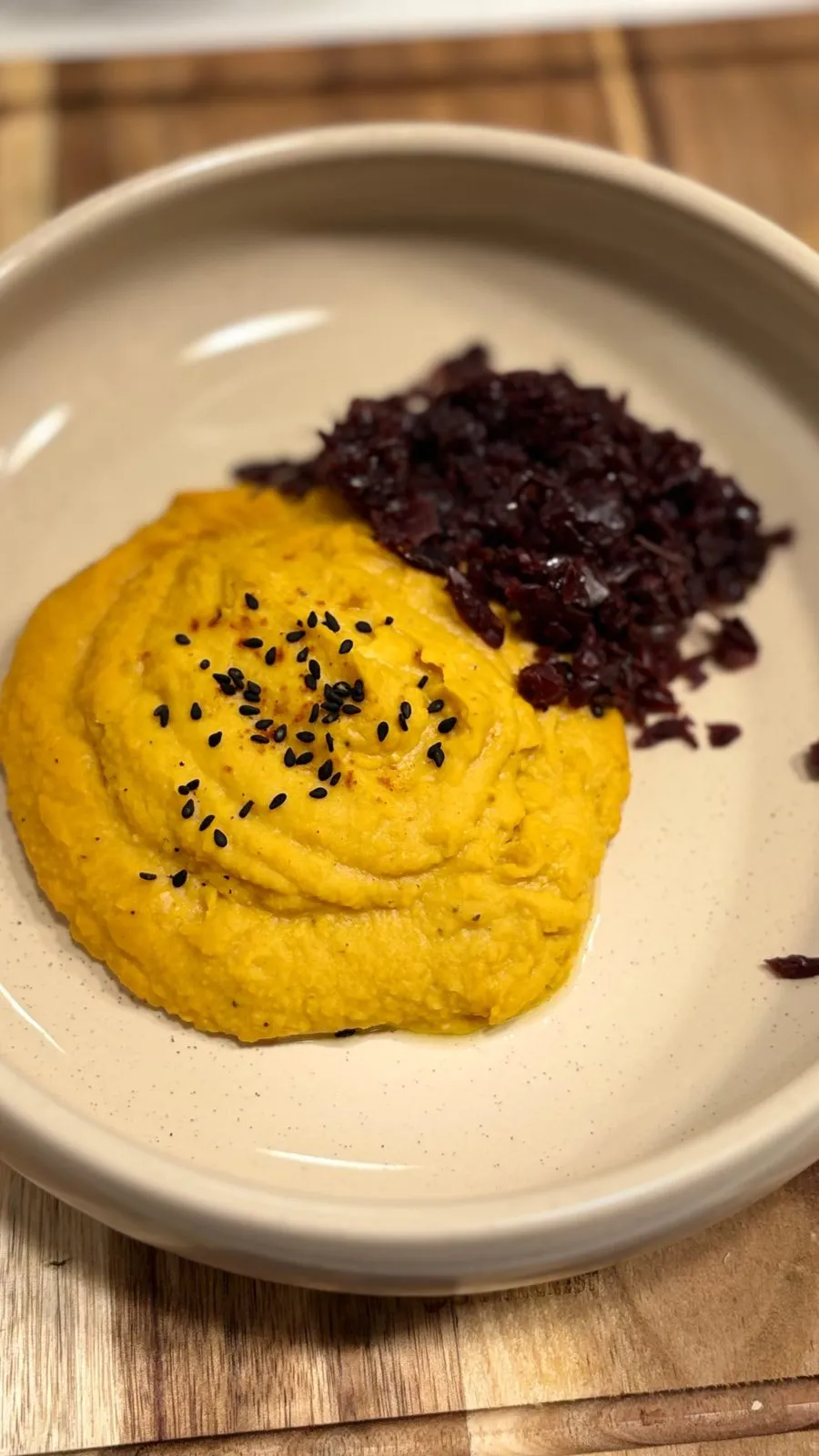 Vegetable purée with red cabbage